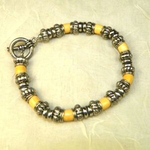 Mid-Century Modern Maple Wood Bead Bracelet Antique Silver Tone Toggle Vintage E